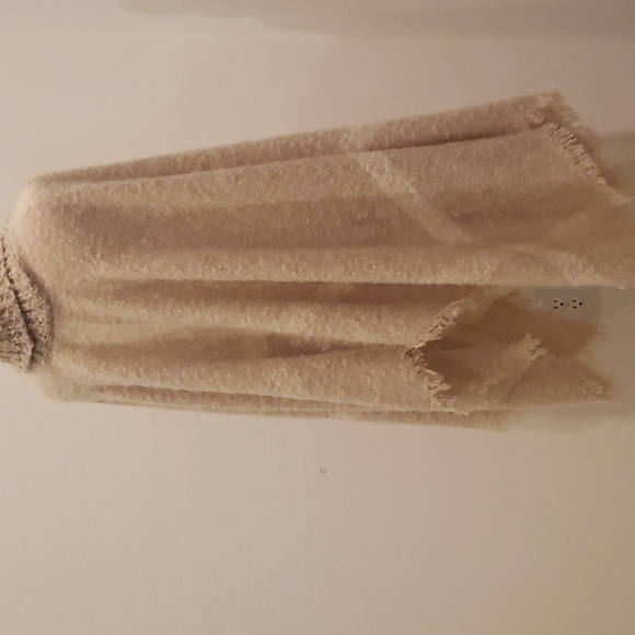 MIXIT, Poncho Tan Sweather Pullover fringes on hem, Size One Size - Picture 5 of 7
